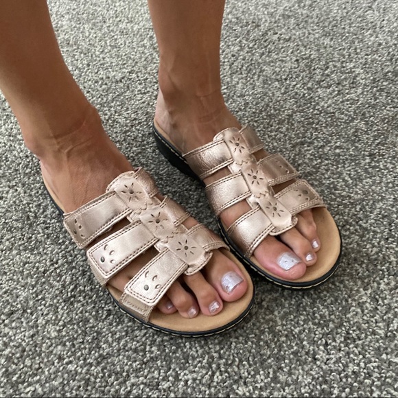 rose gold clarks sandals